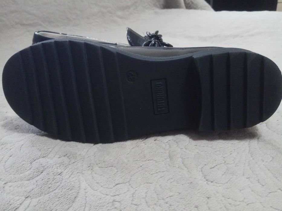 продам новые туфли для девочки