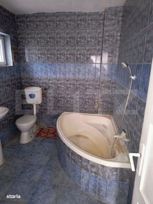 Casa mare de vanzare in centrul localitatii Cuzdrioara