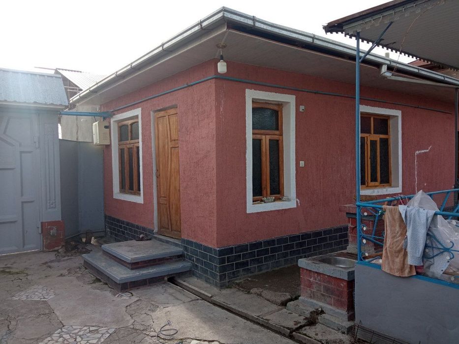 Товоксойда 8 сотикли ховли уй сотилади.