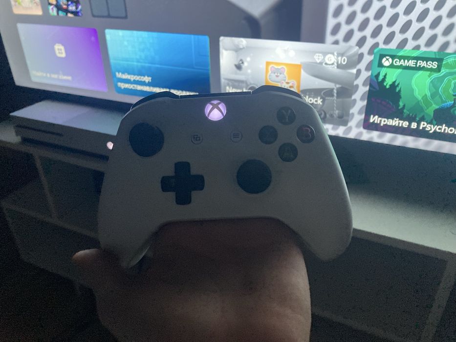 Продам Xbox one s с дисководом в идиале