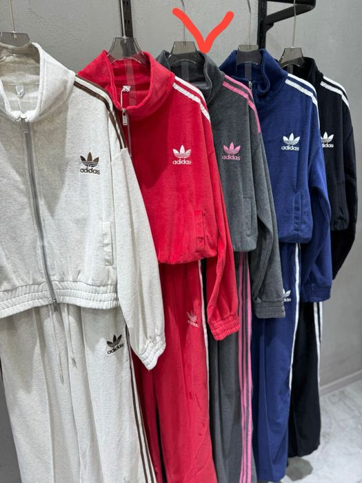 Спортивный костюм Адидас