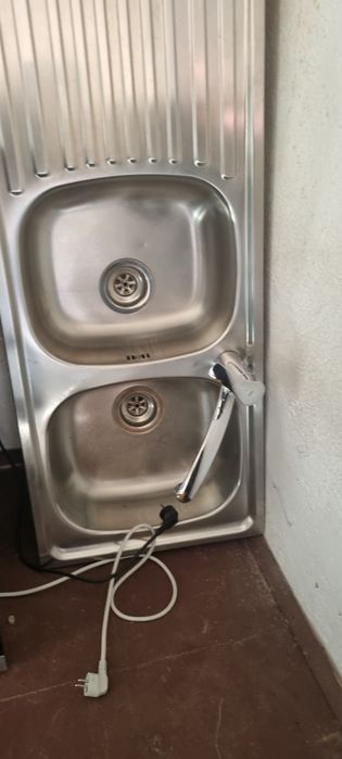 Фурна,котлони, микровълнова фурна, и мивка със смесител