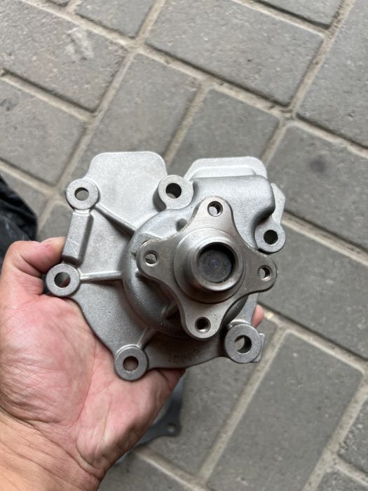 На Ford Transit 2.5 td помпа