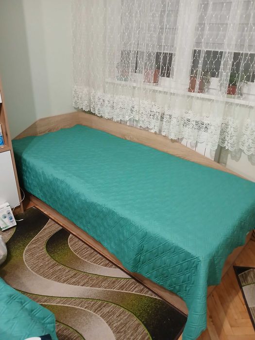 Продавам единично легло