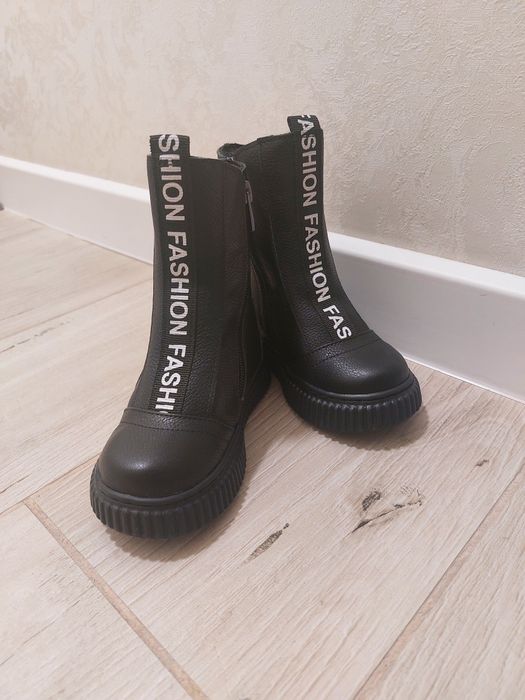 Продам обувь детскую