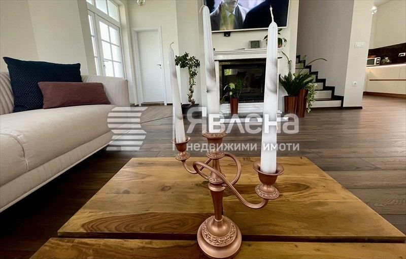 Панорама море! Еднофамилна триетажна къща сред тишина и спокойствие