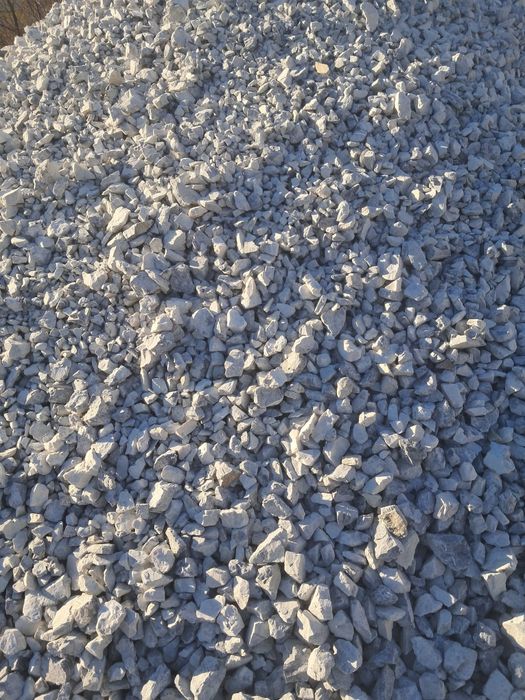 Balast nisip sort pămînt negru piatră pt drum piatră decorativă