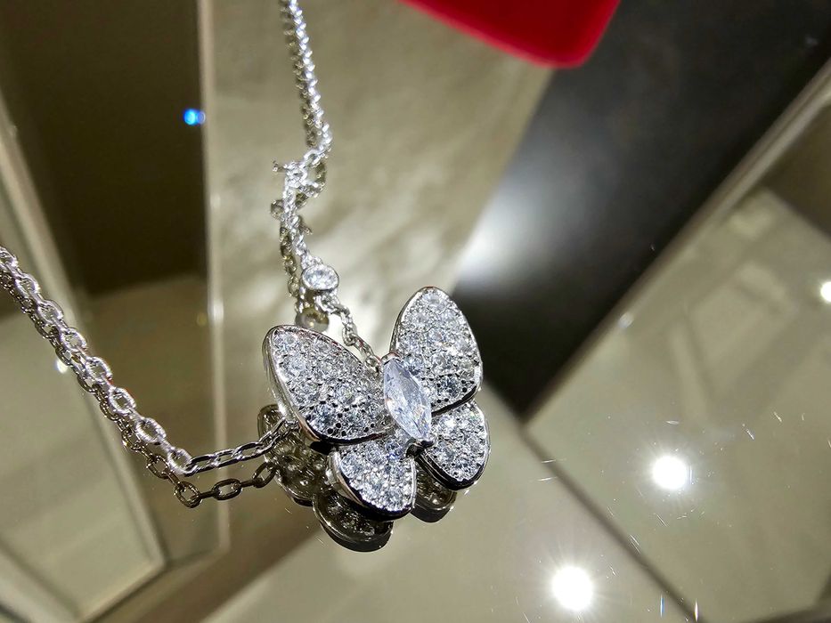 Van Cleef & Arpels VCA Silver Diamond Two Butterfly Дамско Колие