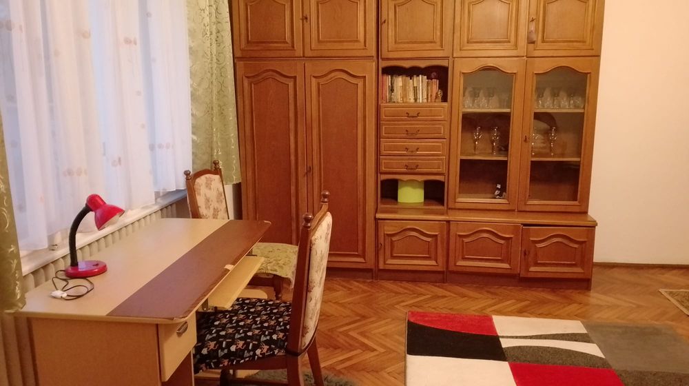 Chirie pentru fete