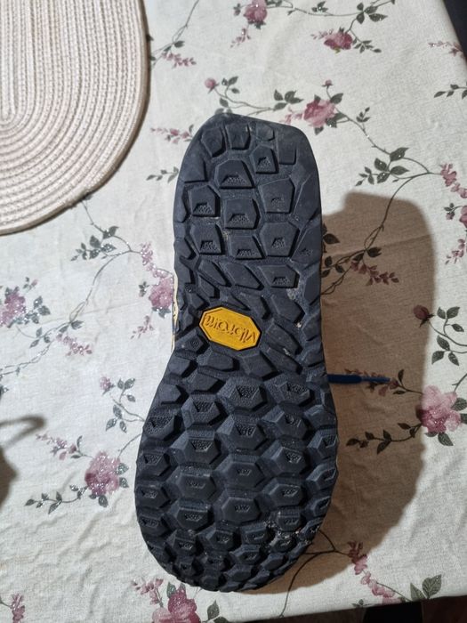Vând adidasi New balance