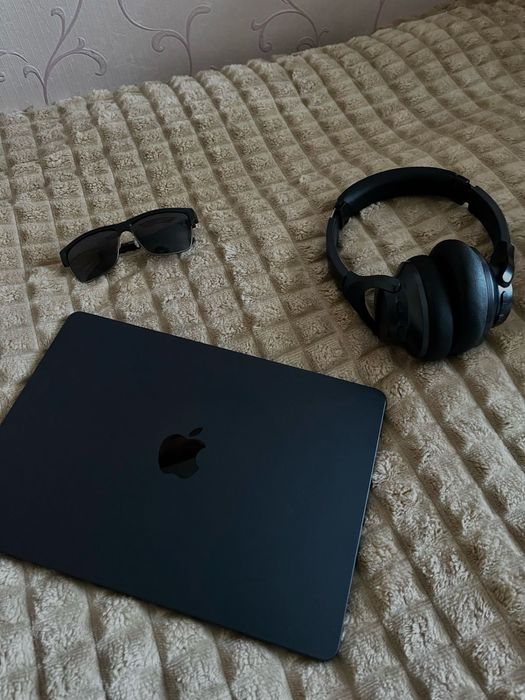 Macbook air m2 2025 xolati ideal 97% 30 soatgacha yetadi quvati bemalo