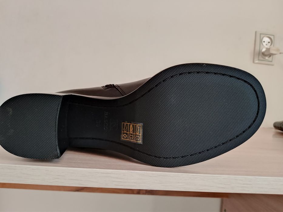 Продам женские сапоги