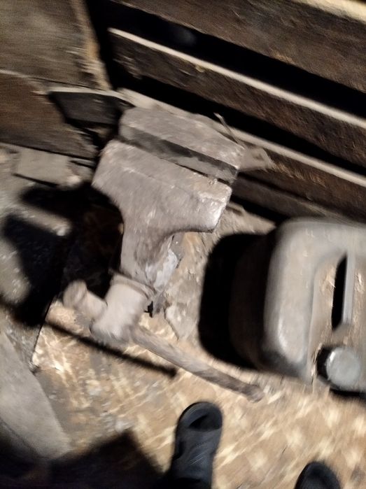 Тиски вентовые продам