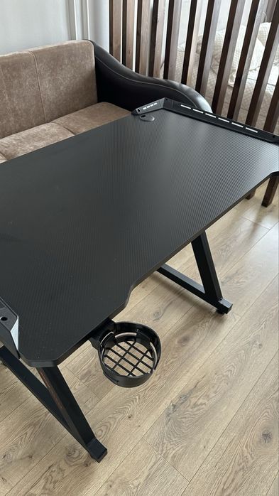 Продам компьютерный стол