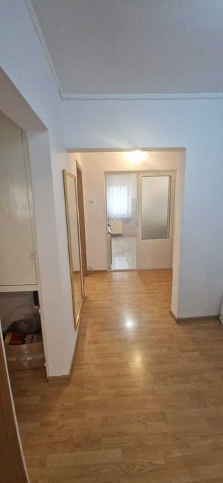 De vanzare apartament 3 camere decomandat
