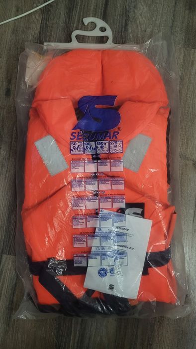 Спасательный жилет новый SECUMAR