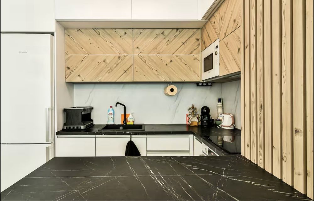 Продава се Тристаен апартамент в Варна, Възраждане 1 - 90 кв.м за 2 €/кв.м - Снимка #1