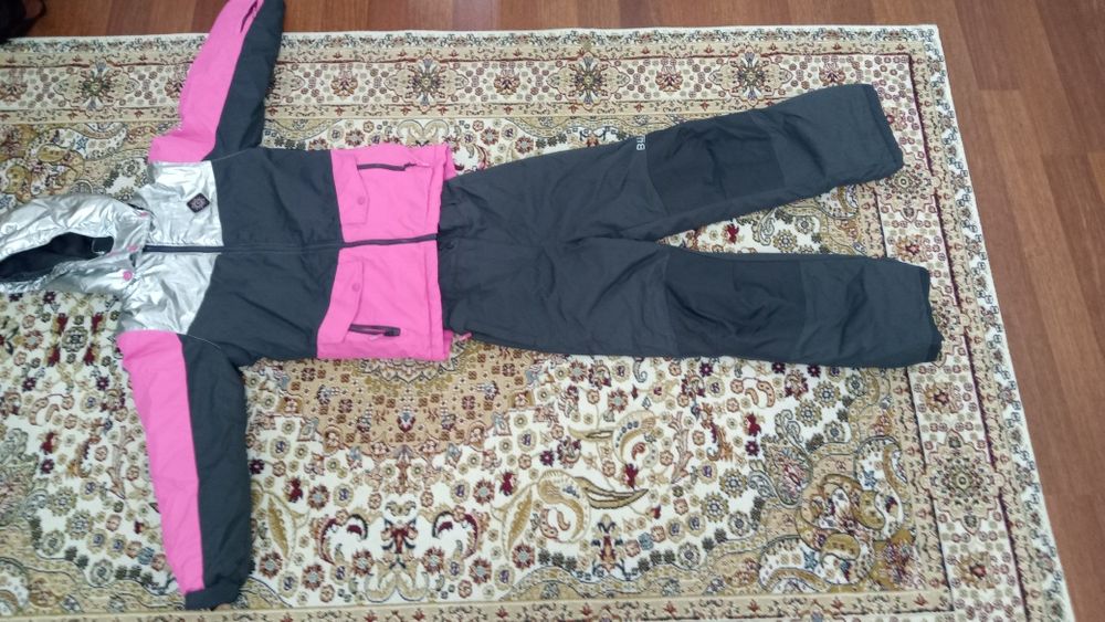 Продам зимний костюм на девочку