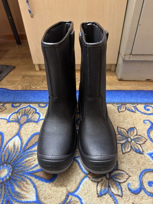 продам ботинки 45 размер, новый.