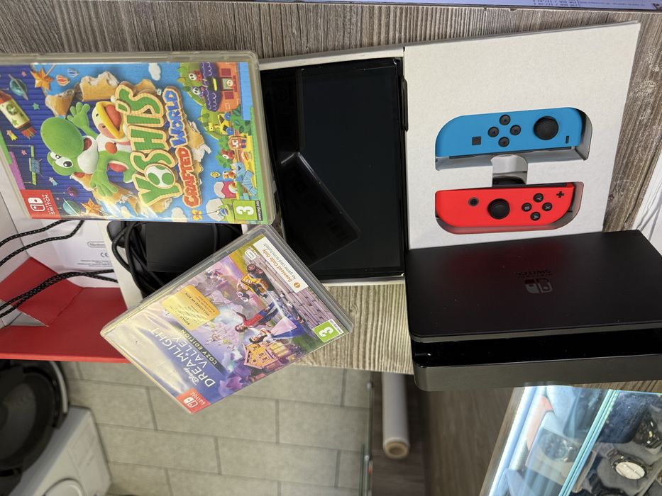 Nintendo Switch OLED + 2 Игри