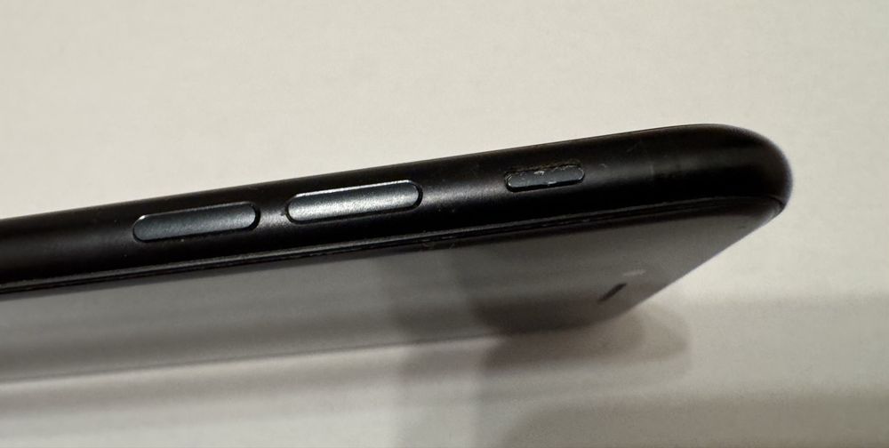 iPhone SE2 / 64 GB / 100% battery / перфектен