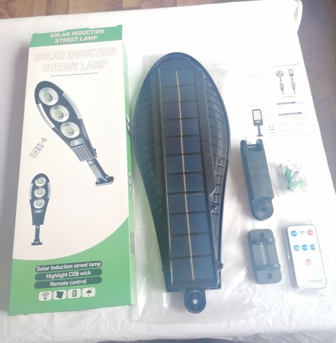 Lampa de strada noua cu panou solar foarte mare și telecomanda, montaj ușor, fără fire și fără electrician