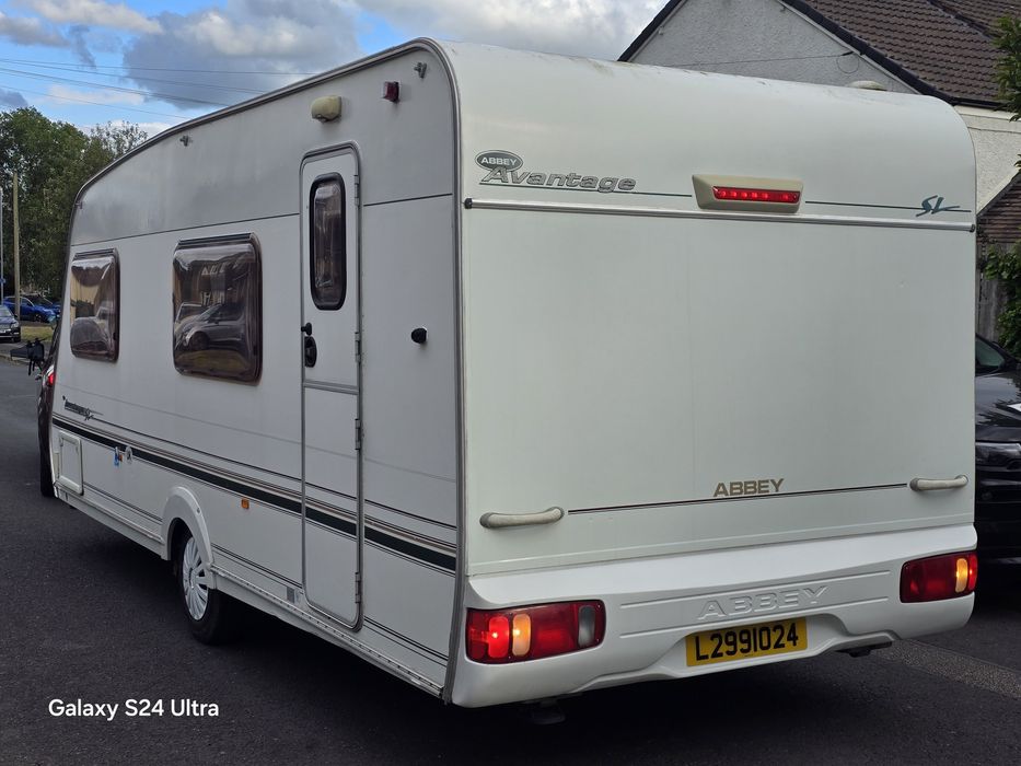 Rulota 2004 Swift Abbey, caravana 6 berthi, motor mover