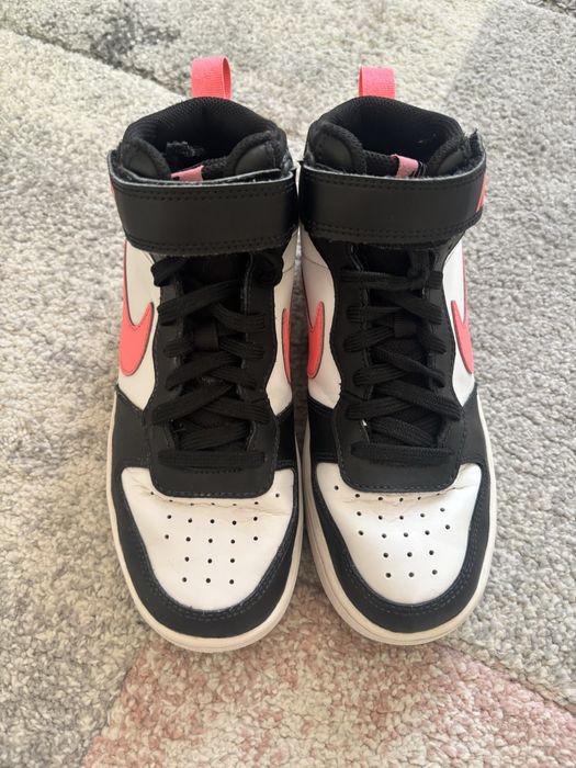 Nike court borough mid