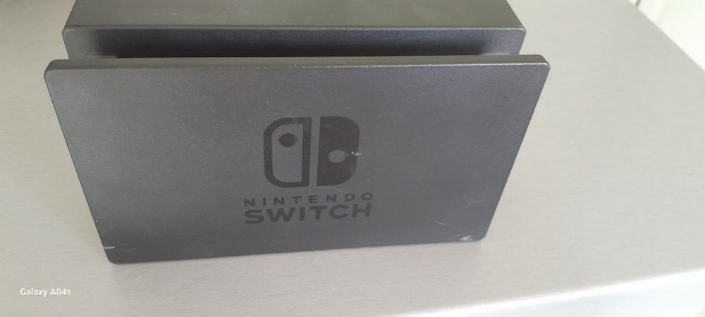 Vând Nintendo Switch cu joc super Mario bros wonder