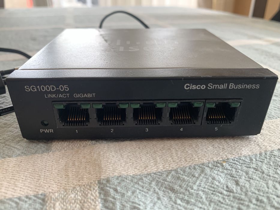 Cisco SG100D-05 V2 5-Port Ethernet Network Switch
