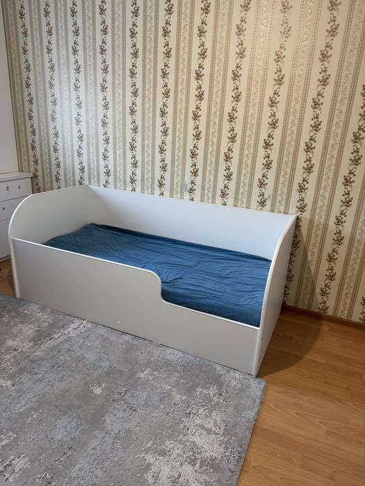 Продам две кровати + матрасы