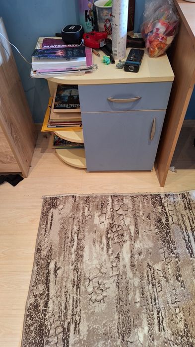 Продавам Гардероб тоалетка и нощни шкафчета