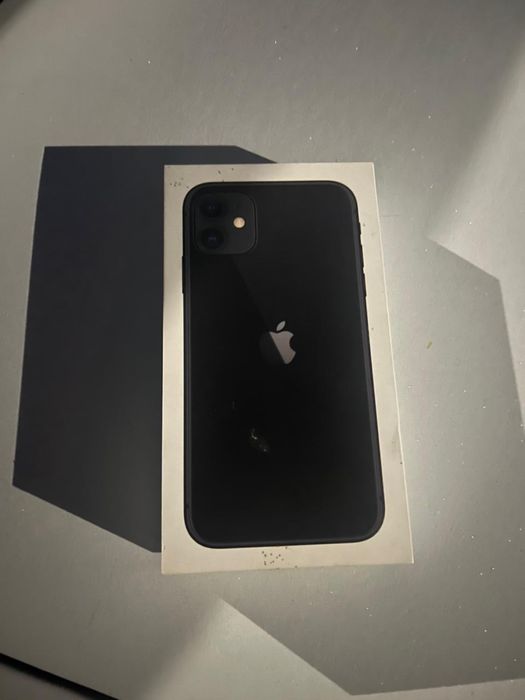 Продаю айфон 11.