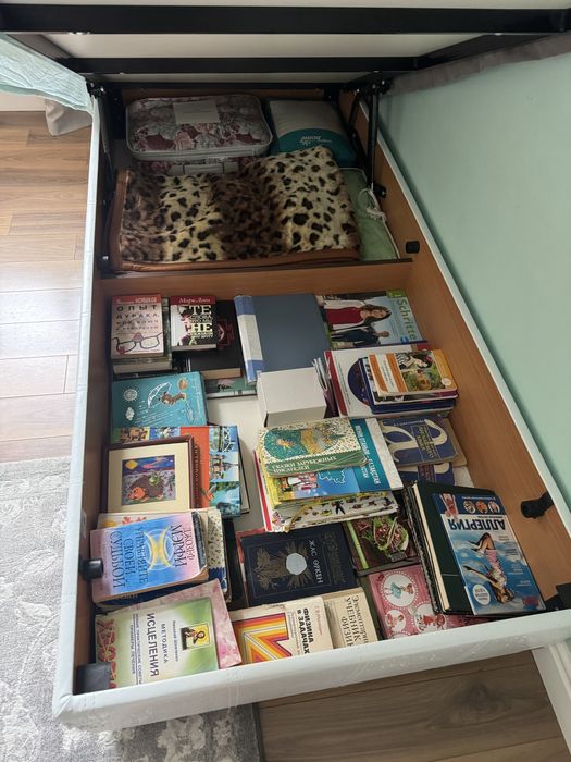 Продаю две кровати с матрасами