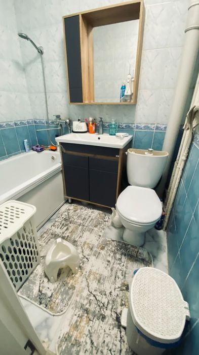 Продам 2 ком. кв.в 7мкр,дом 32