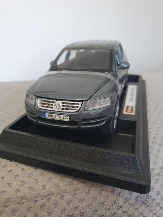 Macheta metalica Volkswagen touareg burago scara 1:24