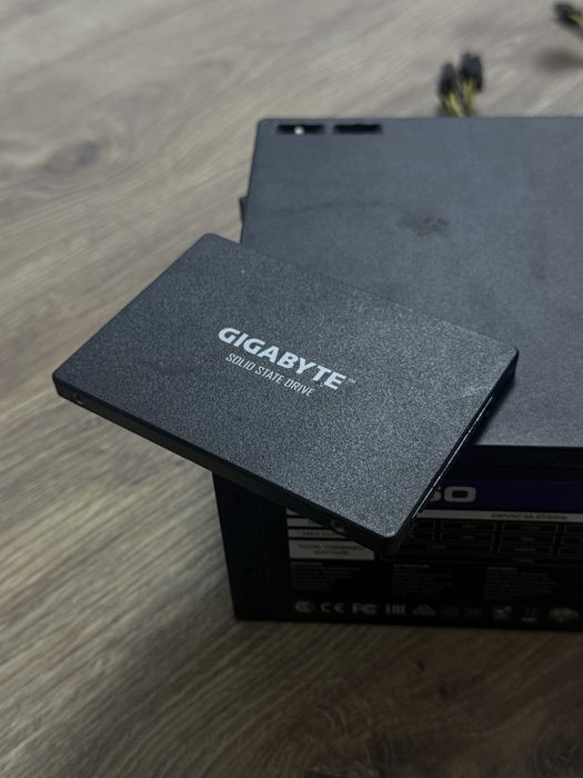 SSD Gigabyte 120 ГБ SATA
