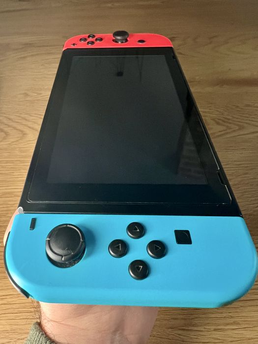 Nintendo Switch V2 Пълен Комплект