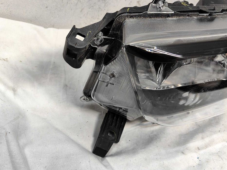 Оригинален фар Тойота  Toyota Hilux 2018