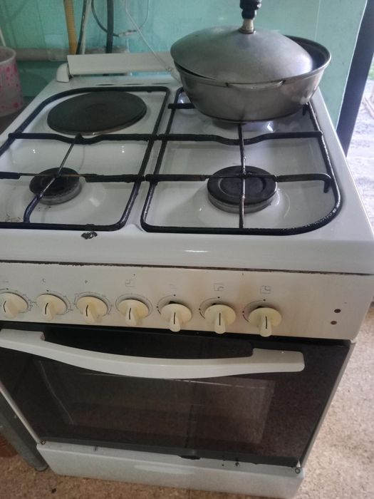 Продам газовую плиту