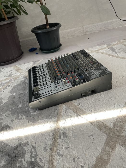 Пульт Behringer xenyx 1622 FX