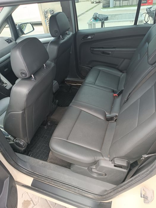 Продавам OPEL Zafira