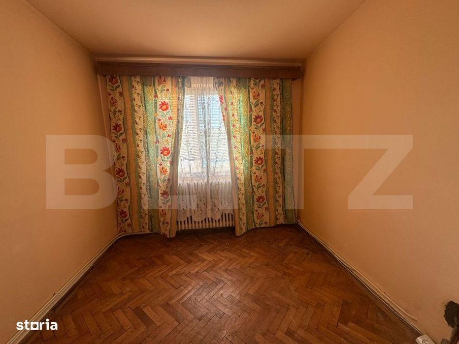 Apartament cu 3 camere Semidecomandat in Orastie.