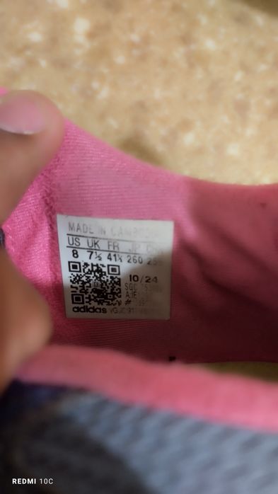 Продам Адидас бутсы оригинальная