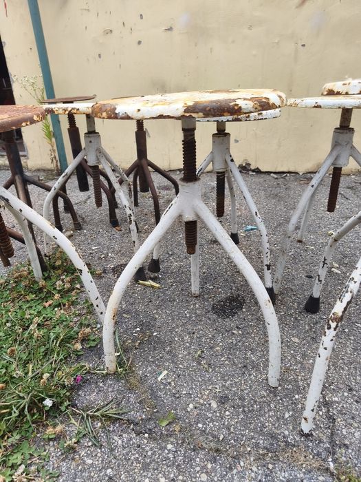 Taburete cu șurub metalice vechi
