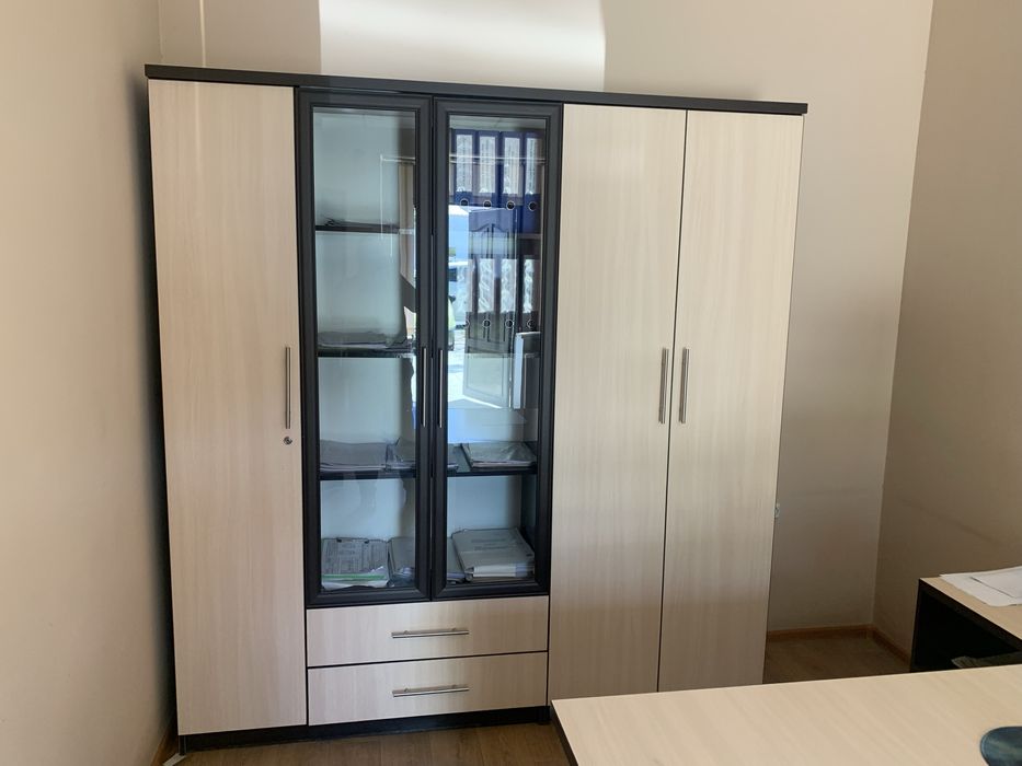 Офис учун мебел сотилади