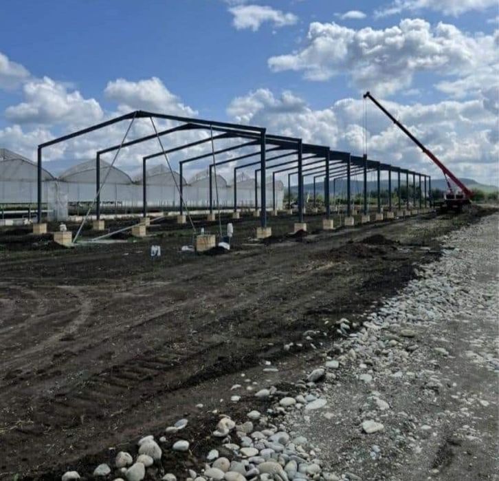 Vând hală metalică 12x 30x4,5 m plus  10x30 containere șantier locui