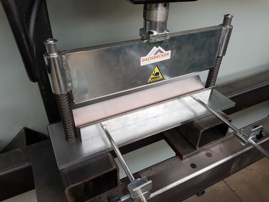 PRESA HIDRAULICĂ 440 mm ( abkant) Dachdecker