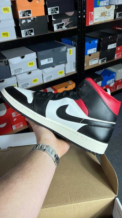 Jordan 1 mid panda gym red