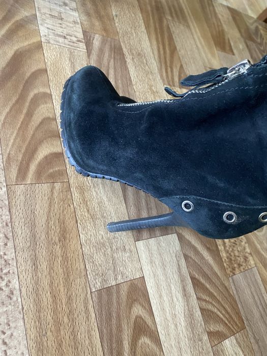 Продам полусапожки замшевые Basconi